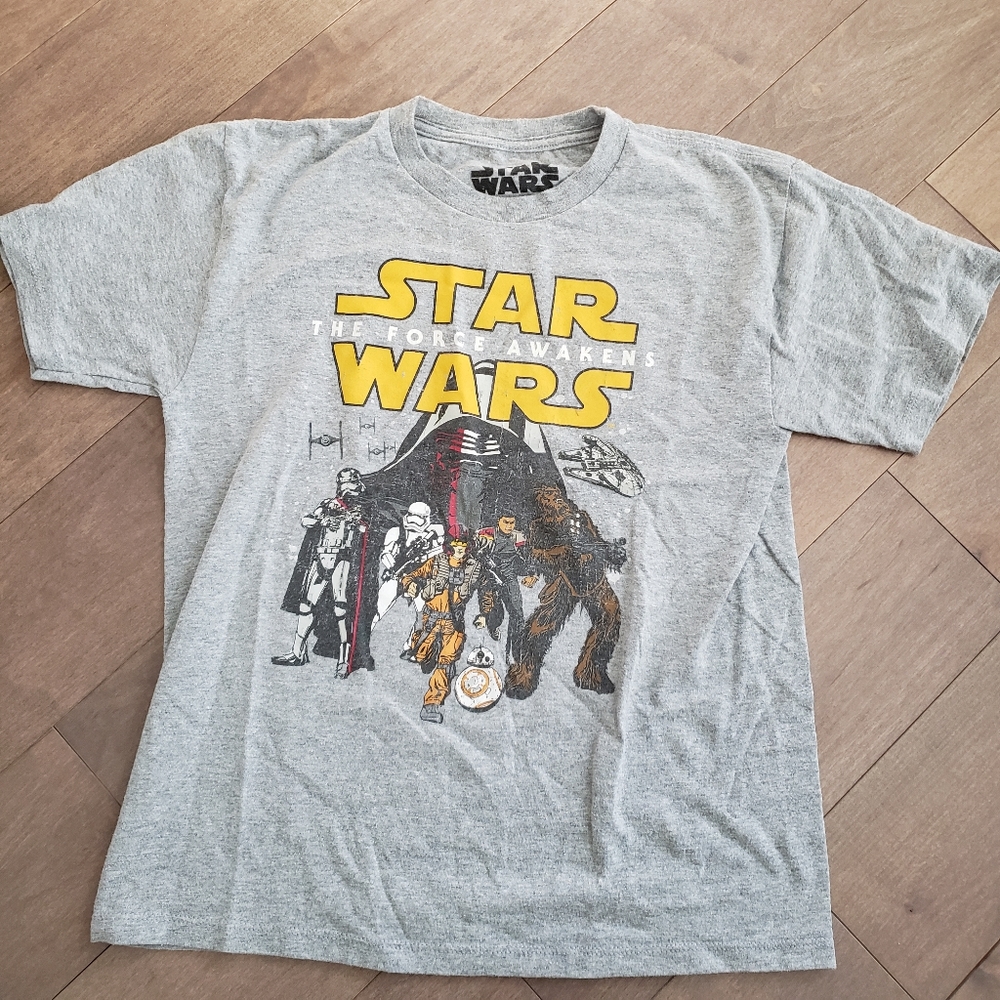 🌷Star Wars The Force Awakens boys grey tee shirt M